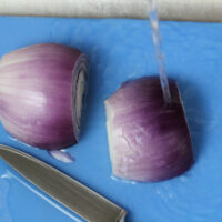 How To & Cooking Tutorials chopping onions under water 200x200 How To & Cooking Tutorials
