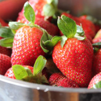 How To & Cooking Tutorials how to freeze strawberries 1 200x200 How To & Cooking Tutorials