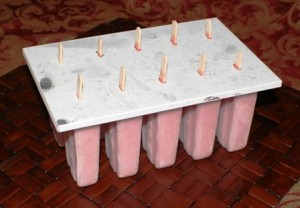 Denises Fruit Smoothie Popsicles pops21 300x208 Denises Fruit Smoothie Popsicles