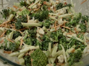 Broccoli Salad with Kohlrabi and Chicken 640x477 300x223 Aleas Broccoli Salad with Kohlrabi and Chicken
