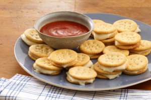 crackers 300x199 Mozzarella Bites  Lunchbox Inspiration