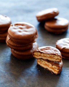 chocolate covered ritz 240x300 Chocolate Covered Peanut Butter Ritz  Sweet Winter Treat