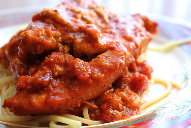 slow cooker chicken parmesan Slow Cooker Chicken Parmesan {Full Bellies, Happy Kids}