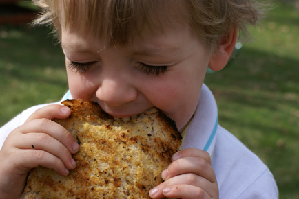 grilled-garlic-bread-bite1 grilled garlic bread bite1 {CLOSED} Im the Real Deal Are You? (Tell Us Why and Be Entered to Win $100 Visa GC!)