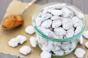 biscoffpuppychow 300x200 Biscoff Puppy Chow  Sweet Summer Treat