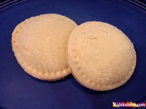 uncrustable 300x225 Homemade Uncrustables  Lunchbox Inspiration
