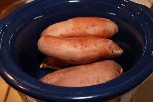 Slow Cooker Sweet Potatoes 425x283 300x199 Aleas Slow Cooker Stuffed Sweet Potatoes