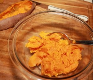 Stuffed Sweet Potatoes Made in the Slow Cooker 425x366 300x258 Aleas Slow Cooker Stuffed Sweet Potatoes