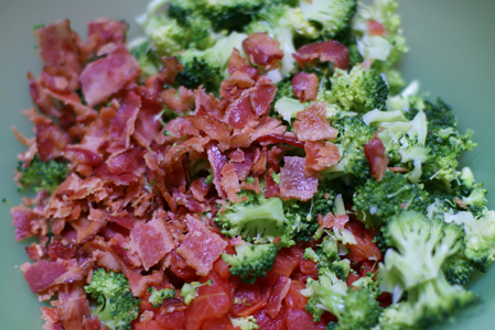 bacon broccoli and tomato pasta salad