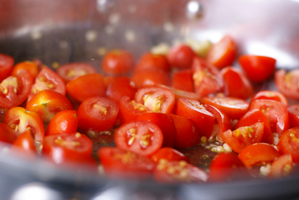spinach tomato saute