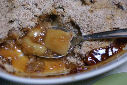 caramel apple crisp