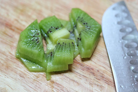 How to Cut a Kiwi - On $5 Dinners