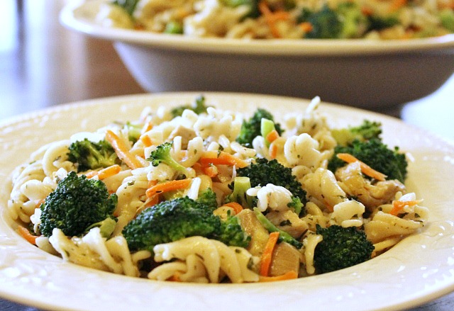 Lemon-Pasta-with-Chicken-and-Broccoli-recipe-640x439