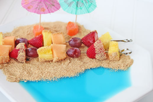 fruit-kebabs-at-the-beach