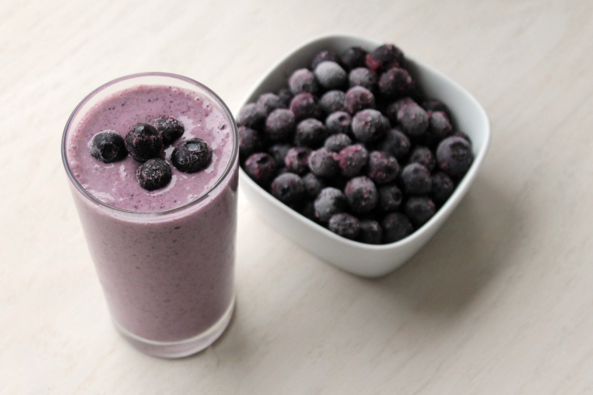 Blueberry Vanilla Smoothie from 5DollarDinners.com