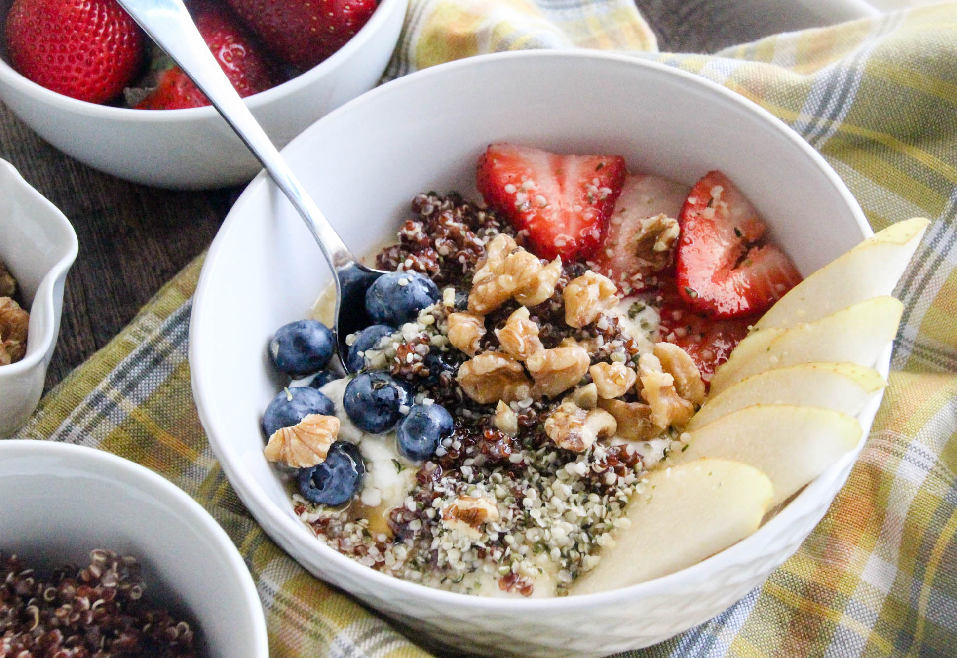 red-quinoa-hemp-hearts-fruit-smoothie-bowl-30