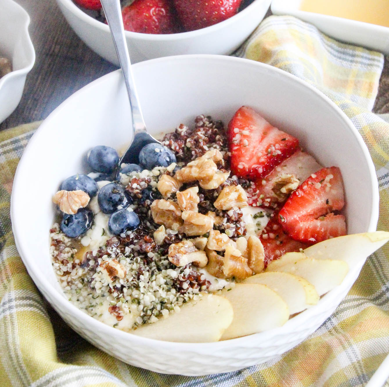 red-quinoa-hemp-hearts-fruit-smoothie-bowl-32