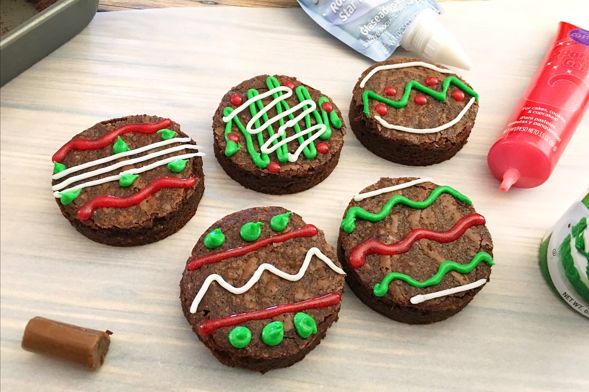 Brownie Ornaments ~ a fun holiday treat to do with your kids from 5DollarDinners.com