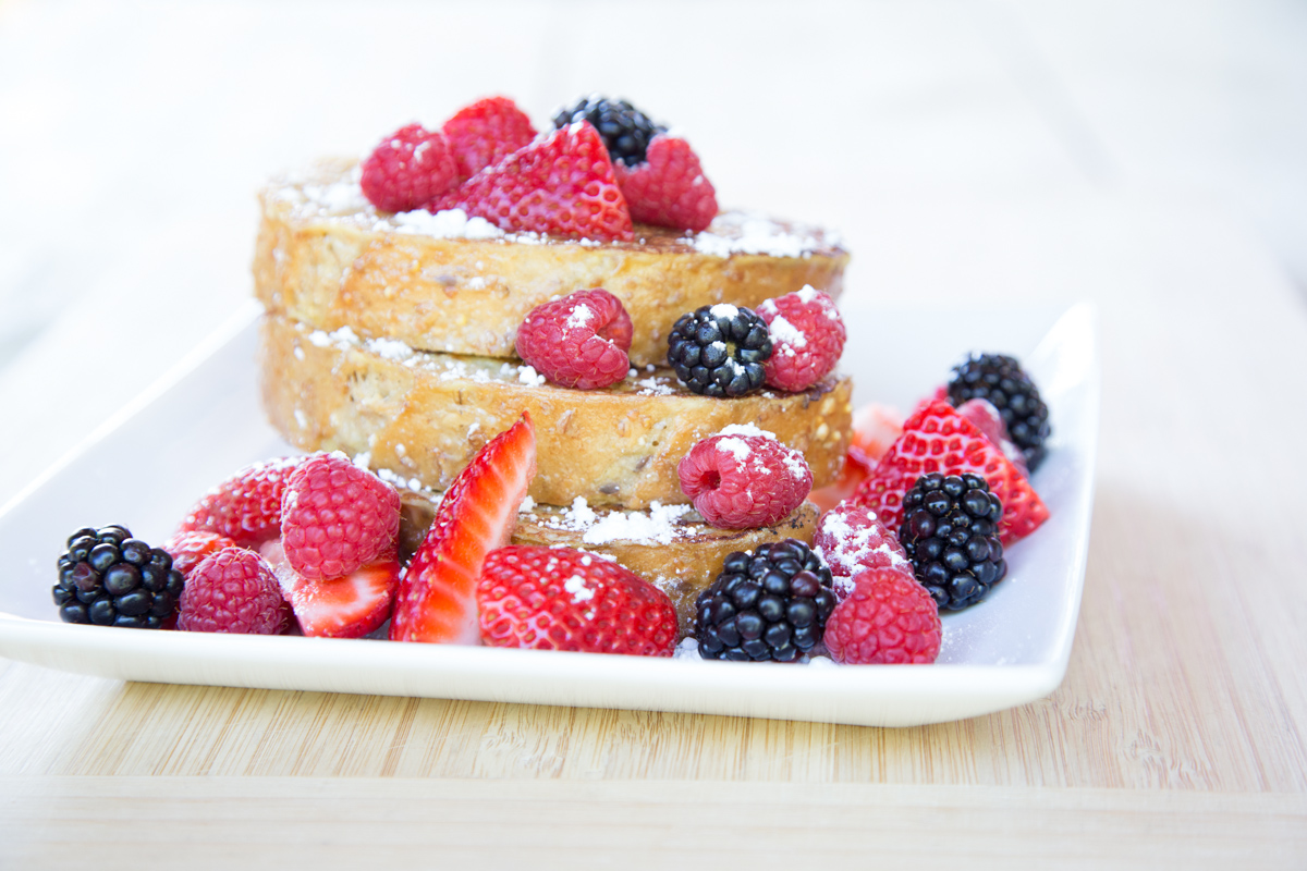 cinnamon french toast with berries