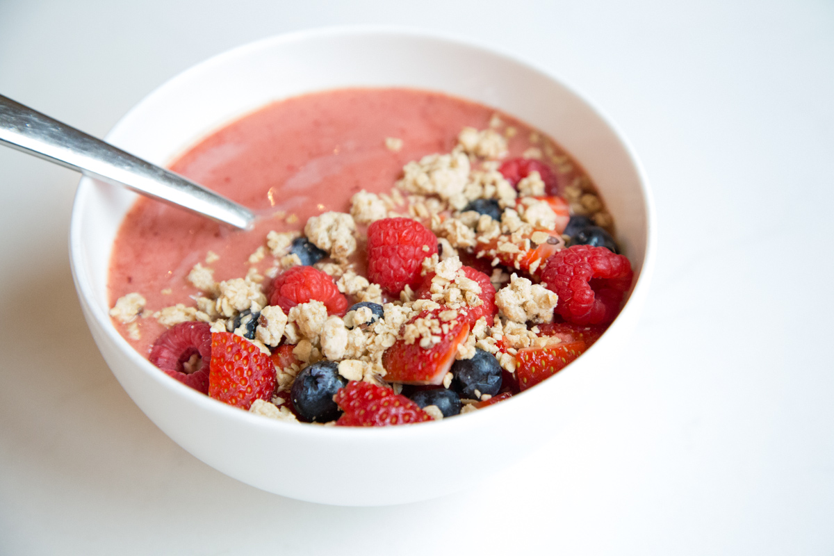 very berry smoothie bowl