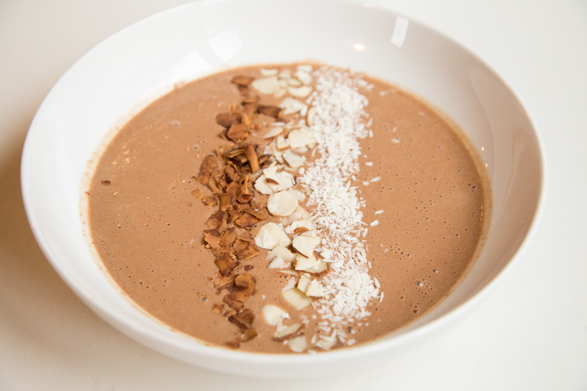 chocolate almond smoothie bowl