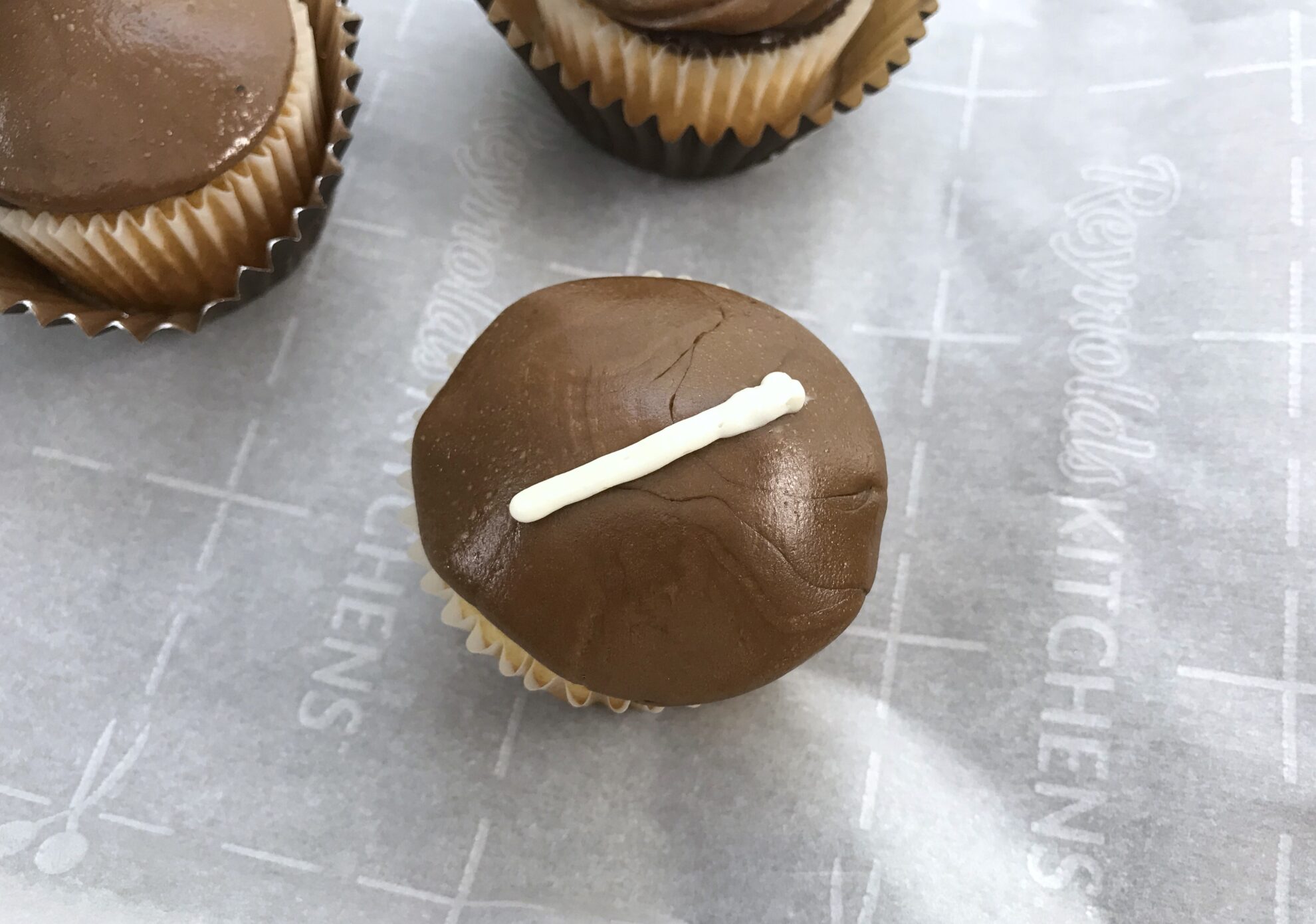 These Football Cupcakes are perfect for Sunday game days!!! The kids will love making these treats and all the info is on 5 Dollar Dinners!