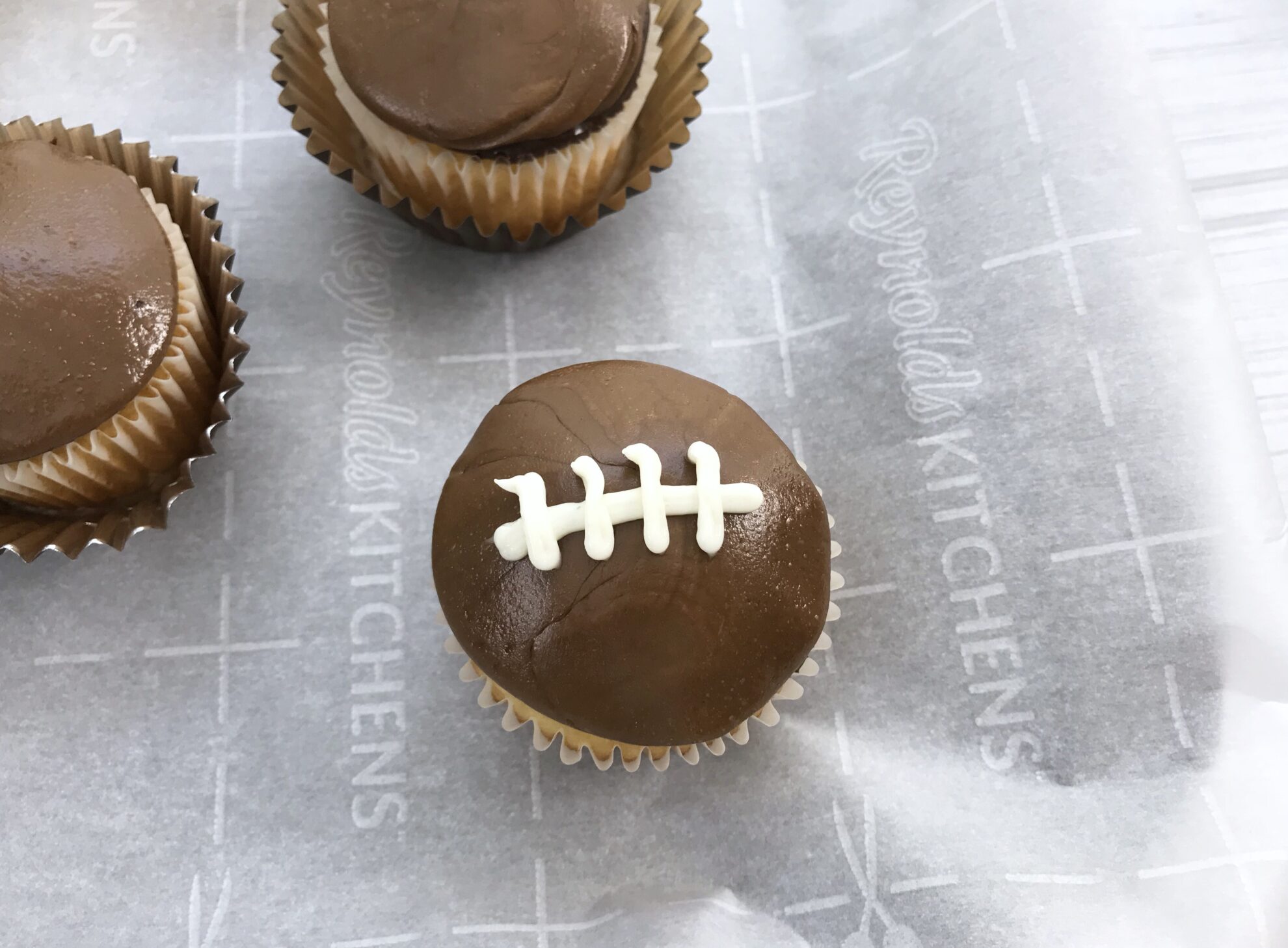 These Football Cupcakes are perfect for Sunday game days!!! The kids will love making these treats and all the info is on 5 Dollar Dinners!