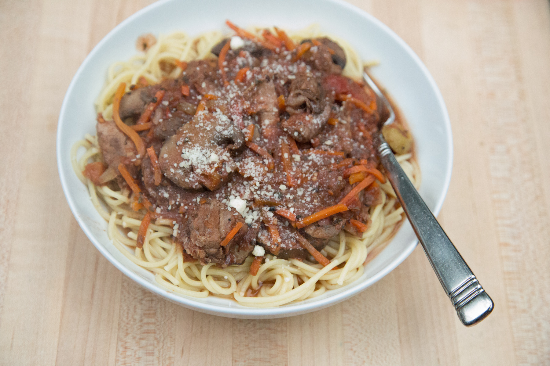 This is one of those great fix it and forget it Slow Cooker Recipes for a busy weeknight meal, Beef and Mushroom Ragu, find it on 5dollardinners.com.