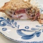 rhubarb crumb pie